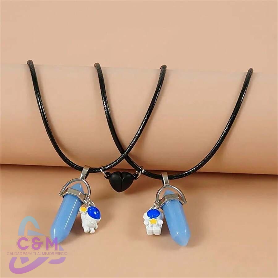 Cadena de cordon negro con dijes astronautas y corazon negro  C42